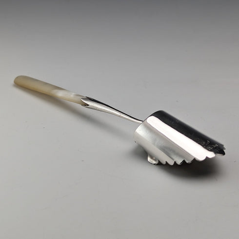 1911年 英国アンティーク 白蝶貝ハンドル 純銀製 ティーキャディースプーン William Henry Leather